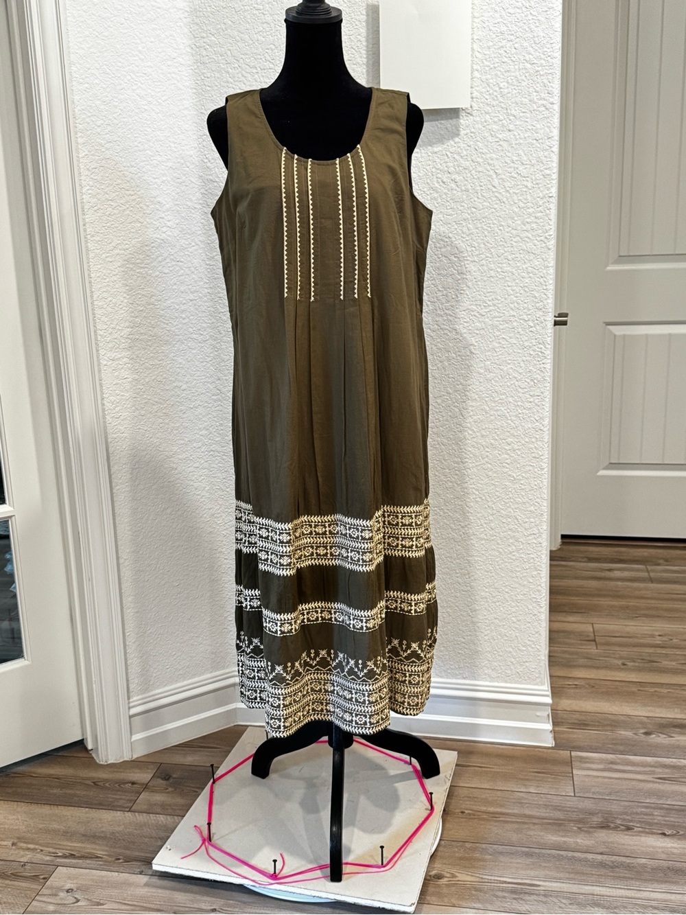 JJill PureJill Elements NWT Sleeveless Olive Green Embroidered Midi Dress Size M